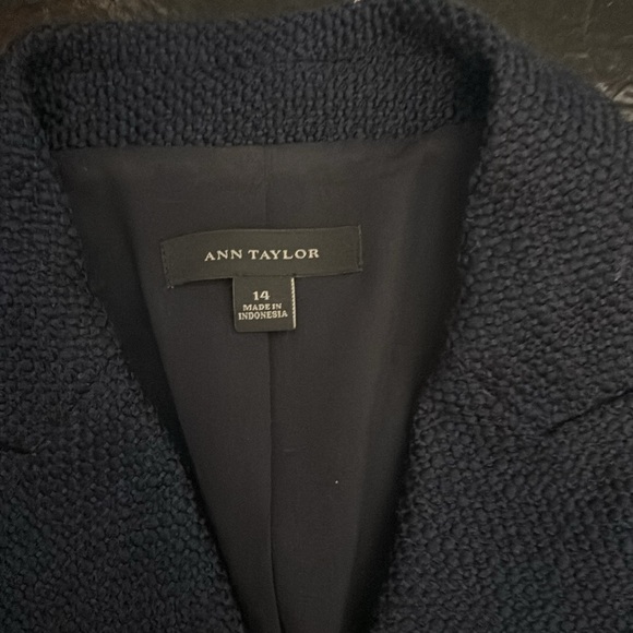 Ann Taylor navy tweed jacket with 2 front pockets and gold buttons size 14 - Picture 4 of 6